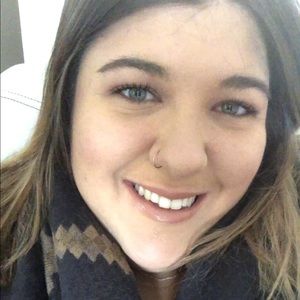 Meet your Posher, Alicia